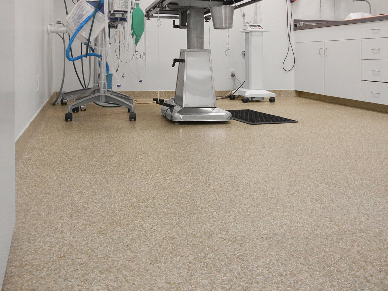 How much does it cost to epoxy a floor?